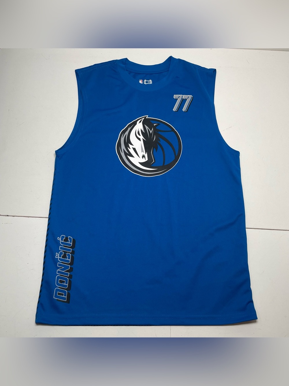 Ultra Game NBA Dallas Mavericks Luka Doncic 77 Mens Jersey Size M Blue